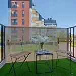 Comfy Apartment With Parking & Balcony By Noclegi Renters