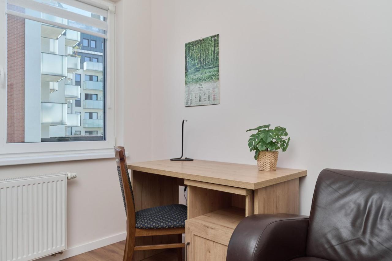 Comfy With Parking & Balcony By Renters *