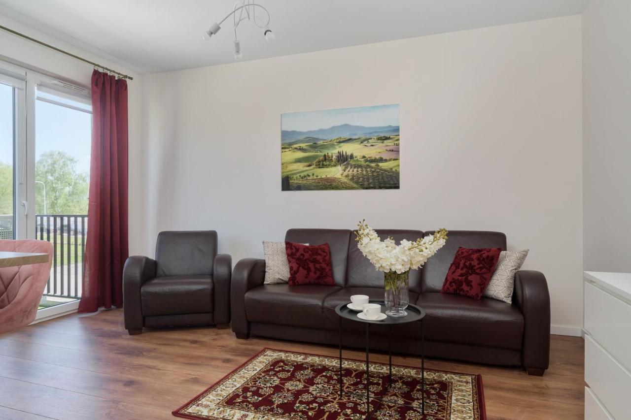 Comfy With Parking & Balcony By Renters *
