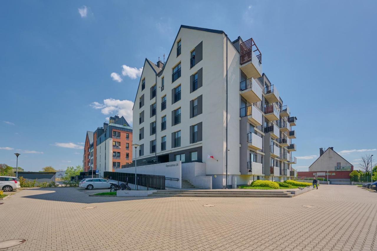 Comfy With Parking & Balcony By Renters *