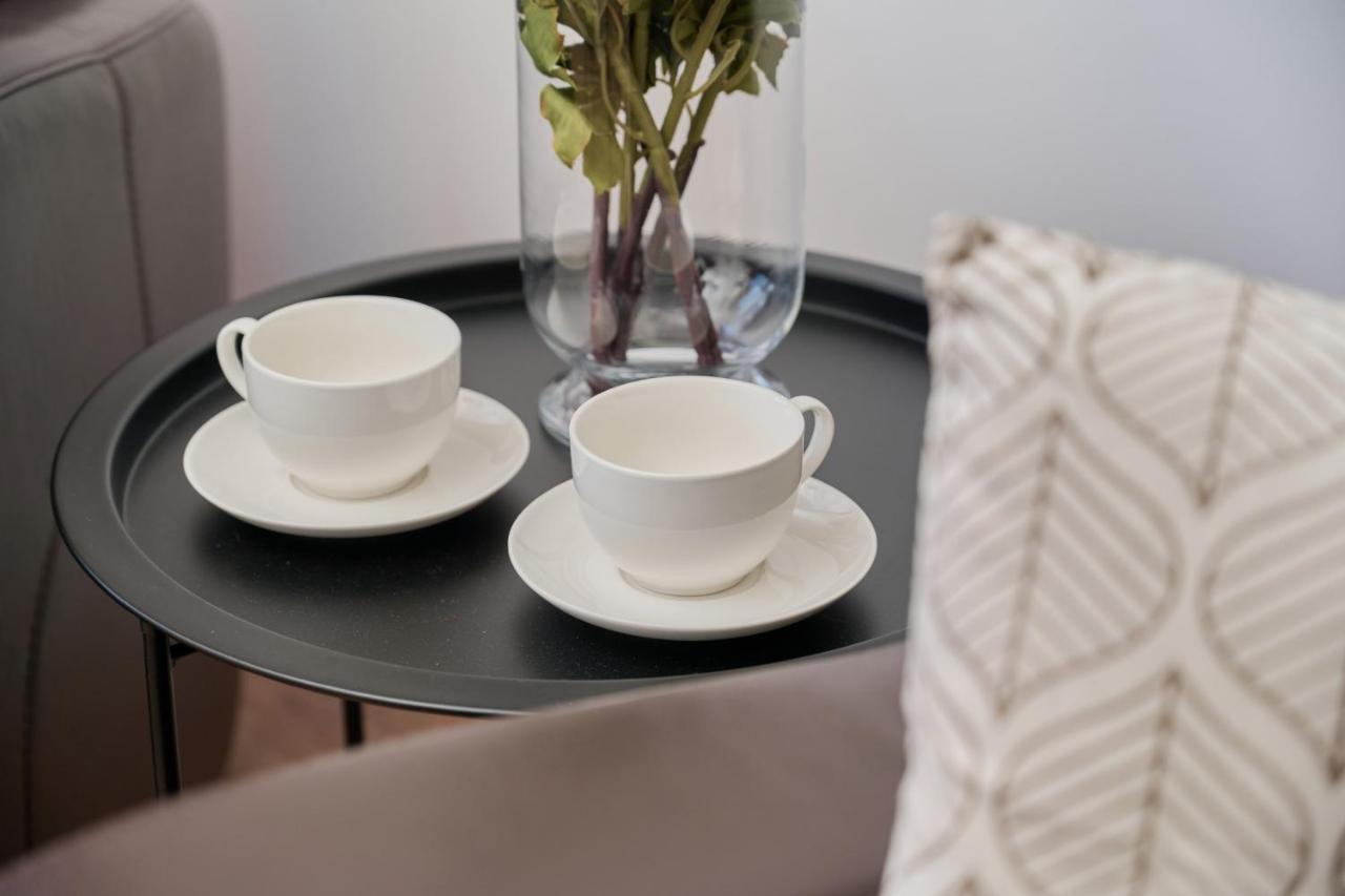 Apartament Comfy With Parking & Balcony By Renters